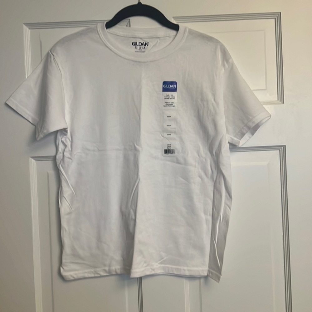 Youth Medium Gildan T-shirt.